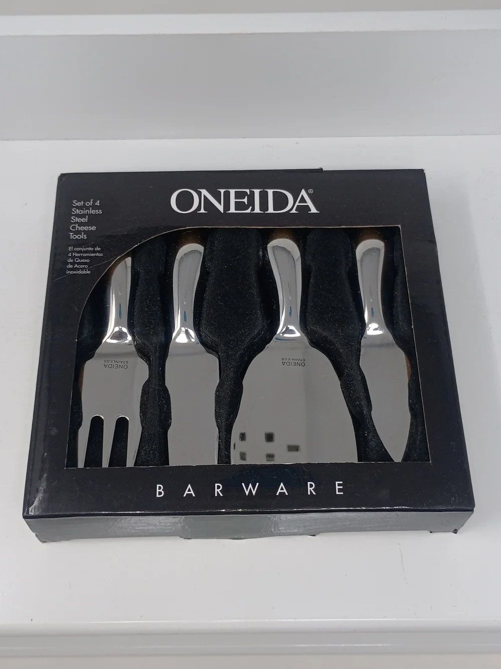 Oneida Stainless Steel 4-Piece Cheese Tool Set - Silver